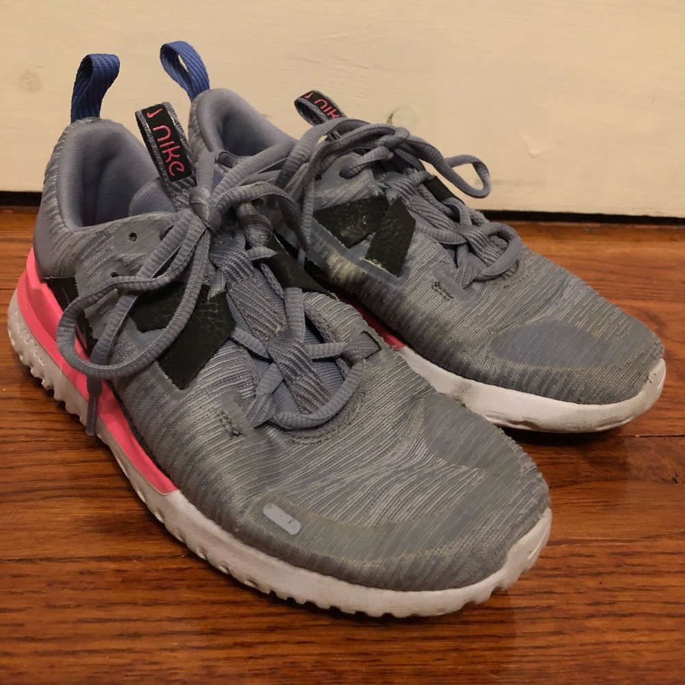 Women’s NIKE Renew Arena Running Sneakers/ Size 5